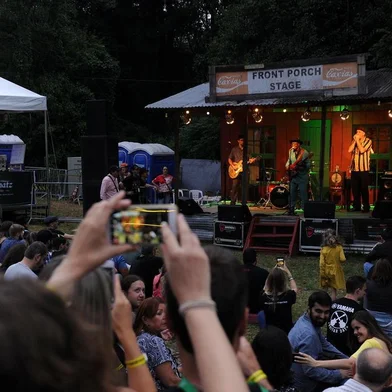  CAXIAS DO SUL, RS, BRASIL, 23/11/2018. 11º Mississippi Delta Blues Festival, MDBF, no Largo da Estação Férrea - 2º dia. Na foto, Bob Stronger & The Headcutters, no Front Porch. (Felipe Nyland)
