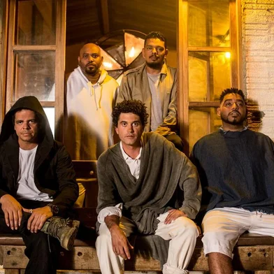 Banda Cordel do Fogo Encantado anuncia retorno após oito anos de hiato, disponibilizando os álbuns anteriores nas plataformas de streaming a partir de sexta-feira (23/02/2018). Na foto: integrantes da banda Cordel do Fogo Encantado.