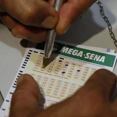  PORTO ALEGRE, RS, BRASIL, 20-11-2015: Mega Sena acumulada em R$ 170 milhões. (Foto: Mateus Bruxel / Agência RBS)