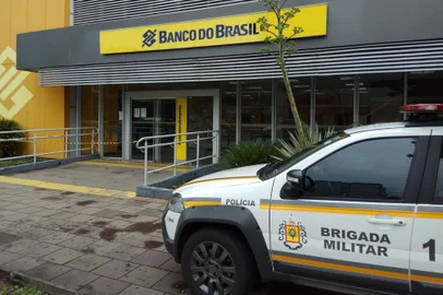 Caixa eletrônico arrombado em caxias. Agência do BB em Lourdes.