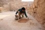  TO GO WITH STORY BY MAJEDA AL-BATCH An Israeli archeologist works at the site of the ancient ruins of Mount Herodion, east of the West Bank biblical town of Bethlehem on January 12, 2010. Mount Herodion in the occupied West Bank falls in an area where Israel exercises full control, not far from Jerusalem.   AFP PHOTO/MUSA AL-SHAER (Photo by MUSA AL-SHAER / AFP)Editoria: ACELocal: BETHLEHEMIndexador: MUSA AL-SHAERSecao: archaeologyFonte: AFP