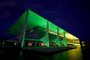  View of the Planalto Palace in Brasilia lightened up in green and yellow to celebrate 100 days until the start of the Olympic Games Rio 2016, on April 27, 2016 / AFP PHOTO / EVARISTO SAEditoria: SPOLocal: BrasíliaIndexador: EVARISTO SASecao: sports eventFonte: AFPFotógrafo: STR