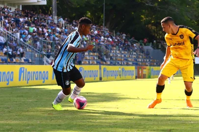O atacante Tetê foi destaque do Grêmio no confronto com o Peñarol pela Copa Ipiranga sub-20, no estádio do Sesc, em Porto Alegre.