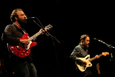 Porto Alegre/RS - BRASIL - 17/10/2015 - A banda Los Hermanos durante show realizado no anfiteatro do Beira-Rio. Dez mil pessoas acompanharam o show do quinteto no estádio Beira-Rio, que pela primeira vez usou a configuração Anfiteatro, onde o palco fica instalado atrás de uma das goleiras, evitando o uso do gramado principal.