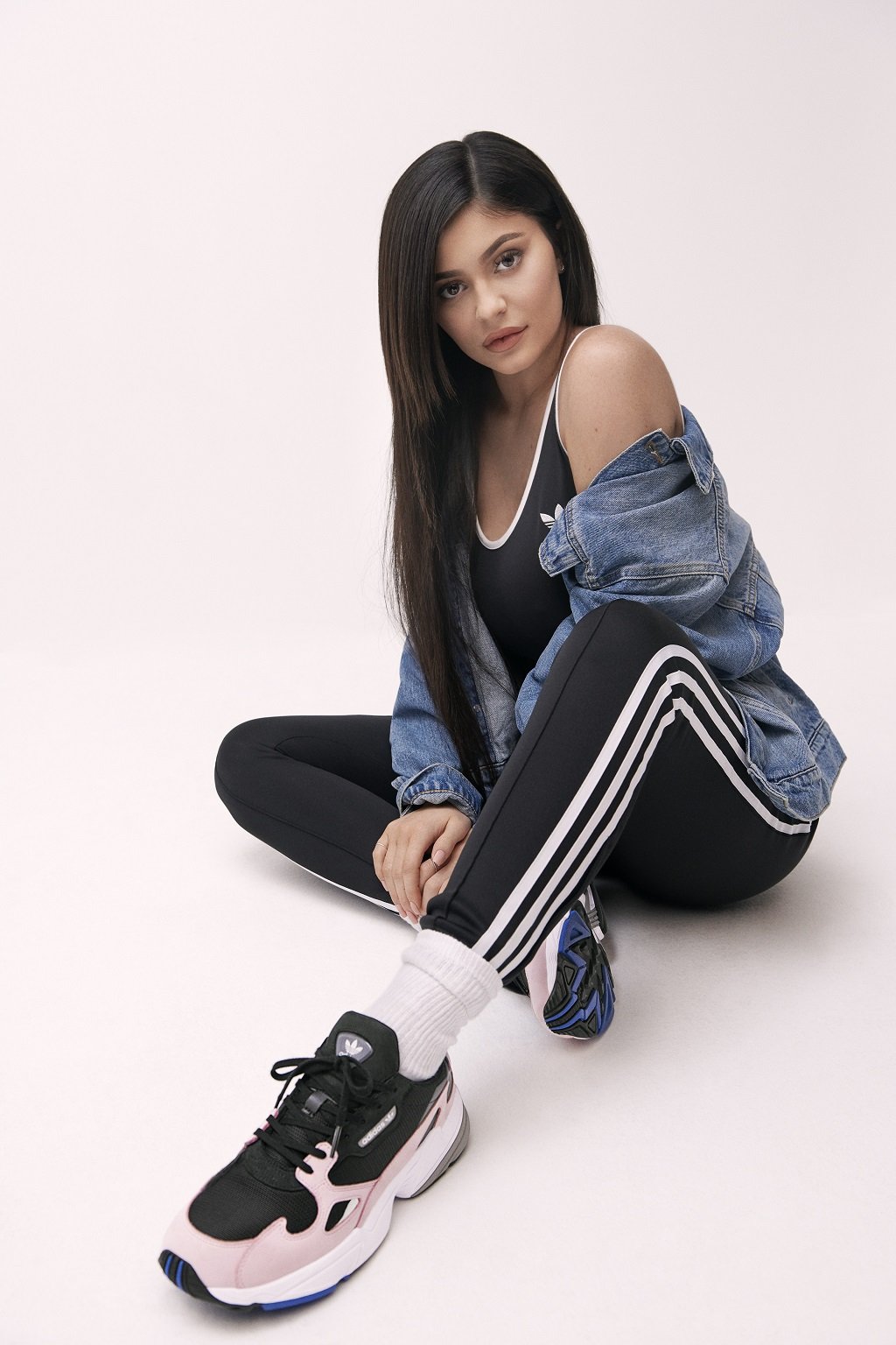 tenis adidas falcon kylie jenner