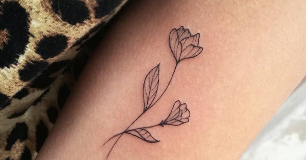 Tatuagens de flores veja 10 desenhos com traços delicados