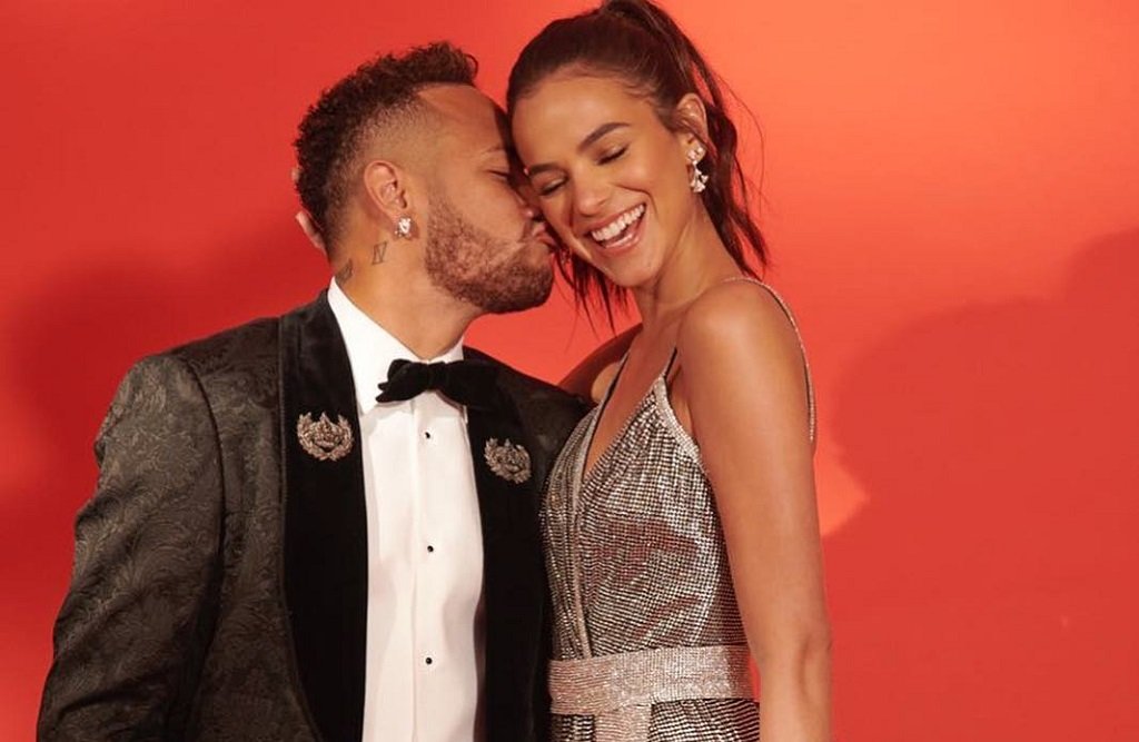 Bruna Marquezine responde aos boatos de rompimento com Neymar por questões políticas: "Vocês acreditam em tudo" | Donna