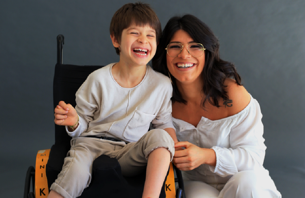 Mãe de menino com deficiência, Lau Patrón dribla preconceitos e valoriza cada pequena vitória