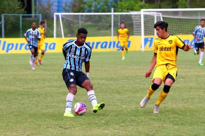 O atacante Tetê foi destaque do Grêmio no confronto com o Peñarol pela Copa Ipiranga sub-20, no estádio do Sesc, em Porto Alegre.