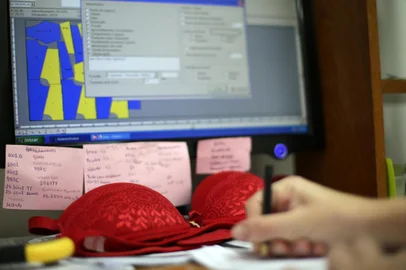  GUAPORÉ, RS, BRASIL - A força da indústria do Lingerie na cidade de Guaporé. Indústria Vislumbre, produz Lingerie plus zize.Indexador: Jefferson Botega