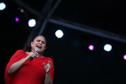  PORTO ALEGRE - BRASIL - Porto Alegre recebe mais uma edição do Estar Bem Sesc e Senac. A Orquestra Sinfônica de Porto Alegre (Ospa) volta ao Parque Farroupilha (Redenção), sob a regência do maestro Evandro Matté juntamente com cantora Fafá de Belém.