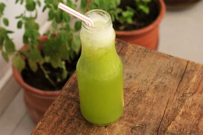 Suco de abacaxi, rucula e manjericao BaixaImportação Donnahttp://cdn.revistadonna.clicrb