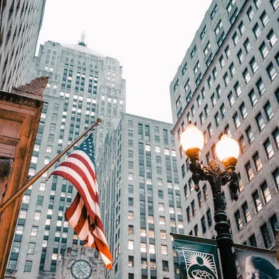 Foto: Burst, reproduçãoamerican-flag-near-lamp-post_4460x4460Importação Donnahttp://cdn