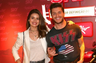 Foto: AG Newsdestaque Camila Queiroz e Klebber Toledo AG NewsImportação Donnahttp://cdn