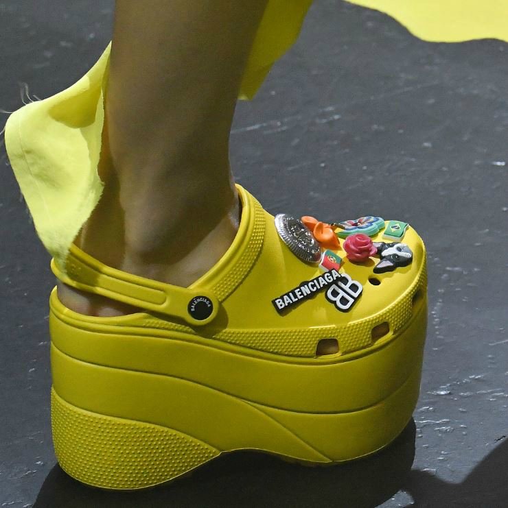 balenciaga crocs salto