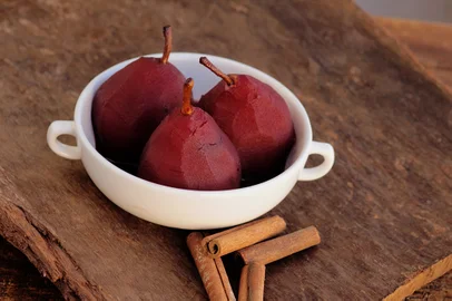 Peras ao vinho quente 2 - baixaImportação Donnahttp://cdn.revistadonna.clicrbs.com.br/wp