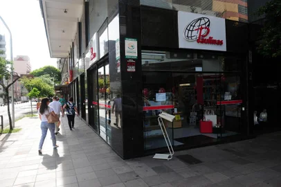  CAXIAS DO SUL, RS, BRASIL, 11/12/2018. Loja da Livraria Paulina, localizada na Rua Marquês do Herval esquina com Os 18 do Forte, irá fechar. (Porthus Junior/Agência RBS)