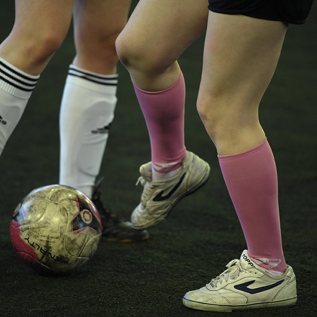 Jogar futebol traz benefícios para a saúde da mulher