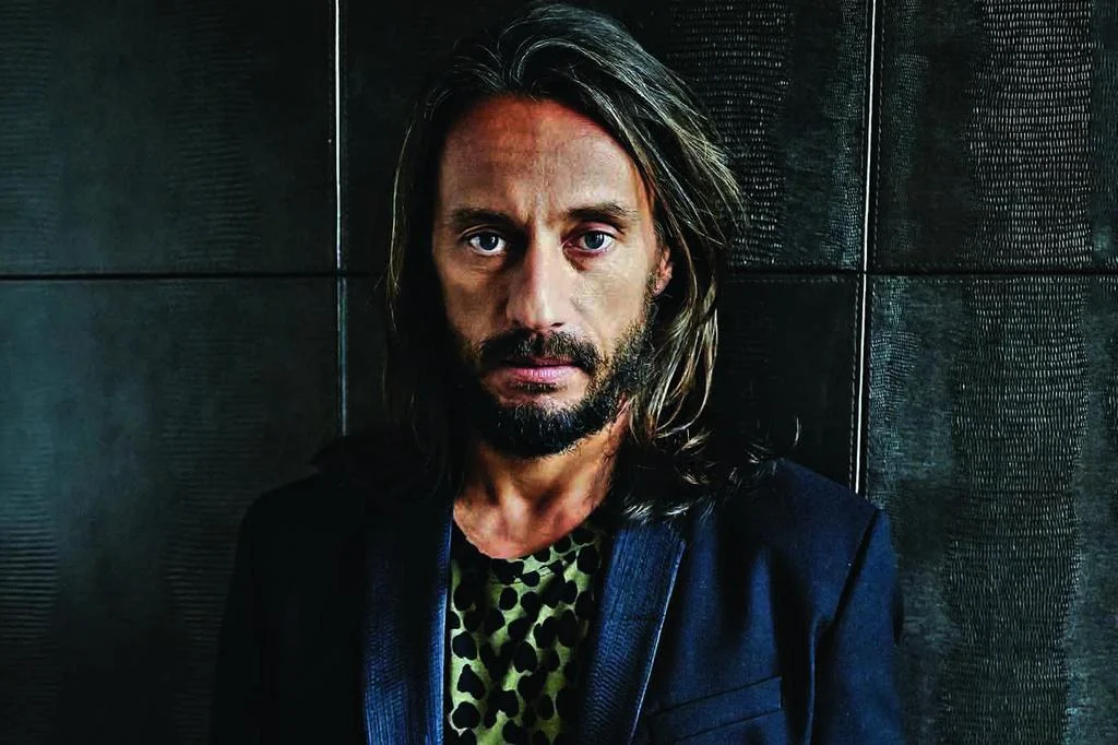 DJ Bob Sinclair posa para editorial de moda em revista brasileira | Donna