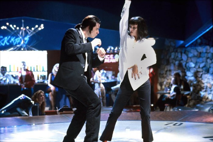 Uma Thurman combinou com a indefectível calça preta em Pulp Fiction / Uma Thurman combinou com a indefectível calça preta em Pulp Fiction
