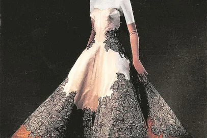 Vestidos de gala são mais fáceis de serem usados depois de muitos anos, pois são clássicos