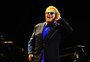 Elton John comemora 29 anos de sobriedade e diz que "era um homem acabado"