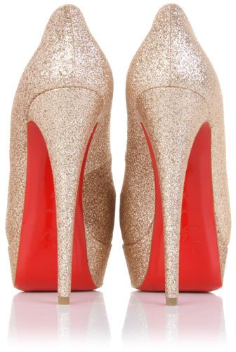 sapato famoso com solado vermelho