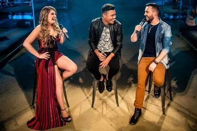 Dupla caxiense Andri & Hector gravou a faixa Agravante Sofrência com participação do cantor Felipe Araújo. 