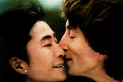 Vídeo mostra o protesto feito por Lennon e Yoko em 1969video-mostra-o-protesto-feito-por-