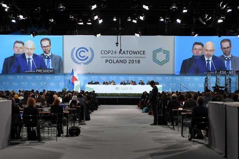  Polish Secretary of State in the Ministry of Environment, Government Plenipotentiary for COP24 Presidency, Michal Kurtyka (on screen) speaks during the inaugural session  at the 24th Conference of the Parties to the United Nations Framework Convention on Climate Change (COP24) summit on December 2, 2018 in Katowice, Poland. - Representatives from nearly 200 countries began crunch UN climate talks in Poland against a backdrop of dire environmental warnings and a call for action against the urgent threats posed by climate change. (Photo by Janek SKARZYNSKI / AFP)Editoria: SCILocal: KatowiceIndexador: JANEK SKARZYNSKISecao: weather scienceFonte: AFPFotógrafo: STF