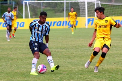 O atacante Tetê foi destaque do Grêmio no confronto com o Peñarol pela Copa Ipiranga sub-20, no estádio do Sesc, em Porto Alegre.