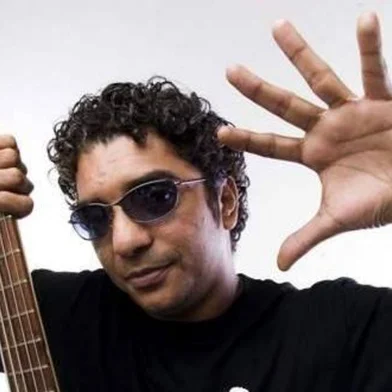 O músico Arthur Maia morreu, aos 56 anos, na tarde deste sábado (15) no município de Niterói (RJ). Ele sofreu parada cardíaca, foi encaminhado para Unidade de Pronto Atendimento (UPA) Mário Monteiro, no bairro de Piratininga, na região oceânica da cidade, mas não resistiu.