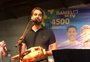 VÍDEO: Eduardo Leite cai no samba e canta em festa de final do ano do PSDB