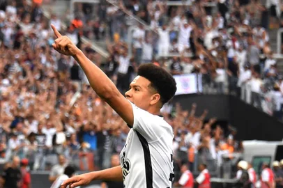  Corinthians player Marquinhos Gabriel celebrates his goal against Atletico Mineiro during their Brazilian Championship football match at the Arena Corinthians stadium on November 26, 2017, in Sao Paulo, Brazil. - Corinthians won the Brazilian Championship with three rounds in advance. (Photo by NELSON ALMEIDA / AFP)Editoria: SPOLocal: Sao PauloIndexador: NELSON ALMEIDASecao: soccerFonte: AFPFotógrafo: STF