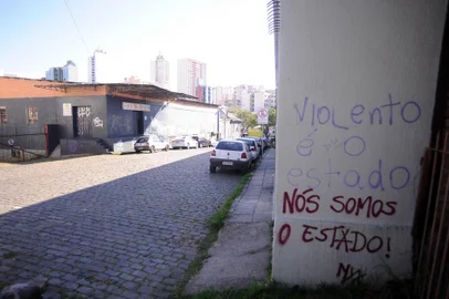  CAXIAS DO SUL, RS, BRASIL 17/12/2018Estação Férrea de Caxias do Sul, a região, no bairro São Pelegrino, foi palco de tumulto no final de semana. A aglomeração de jovens terminou com uma viatura da Brigada Militar danificada. (Felipe Nyland/Agência RBS)