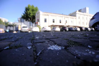  CAXIAS DO SUL, RS, BRASIL 17/12/2018Estação Férrea de Caxias do Sul, a região, no bairro São Pelegrino, foi palco de tumulto no final de semana. A aglomeração de jovens terminou com uma viatura da Brigada Militar danificada. (Felipe Nyland/Agência RBS)