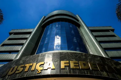  CURITIBA, SC, BRASIL - 13/01/2017Fachada do prédio da Justiça Federal em Curitiba
