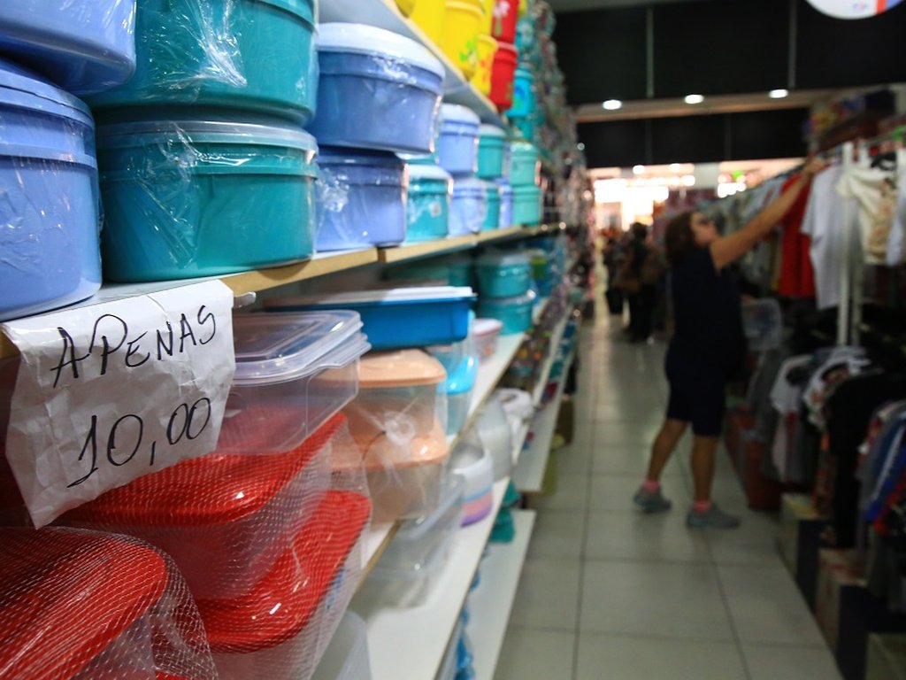 Lojas com preço único de R$ 10 são opção para compras de Natal | GZH