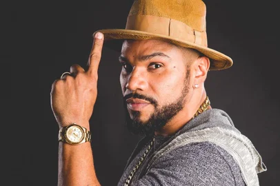 Cantor Naldo Benny apresenta sucessos da carreira em show que ocorre nesta sexta, no Café de La Musique