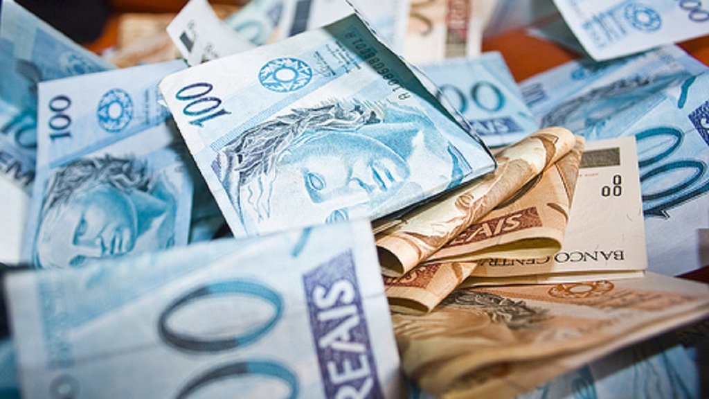 Fazer 100 mil reais em AÇÕES com apenas 1 cliente é possível, no Direito  Bancário. 