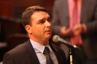  Flávio Bolsonaro na Alerj - Foto: Luis Gustavo/Divulgação/Alerj