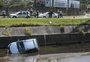 Dois homens são presos após carro furtado cair no Arroio Dilúvio durante perseguição policial