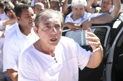  João de Deus chega à Casa Dom Inácio Loyola, em Abadiânia
