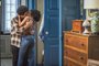 Em Espelho da Vida, Sheila (Dandara Albuquerque) seduz Bola (Robson Nunes), que tenta fugir. Mas os dois se beijam. FOTO EXCLUSIVA COLUNA SINAL ABERTO