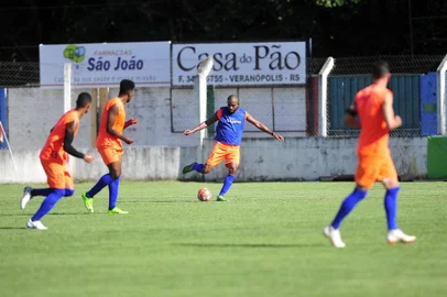  VERANÓPOLIS, RS, BRASIL. (28/12/2018)Treino do Veranópolis no estádio Antônio David Farina. (Antonio Valiente/Agência RBS)