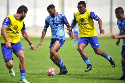  CAXIAS DO SUL, RS, BRASIL. (28/12/2018)Treino do SER caxias no estádio Centenário em Caxias do Sul. Na foto, atacante Caio Cezar. (Antonio Valiente/Agência RBS)