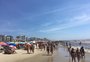 Dia de sol forte leva veranistas para a beira da água em praias do Litoral Norte