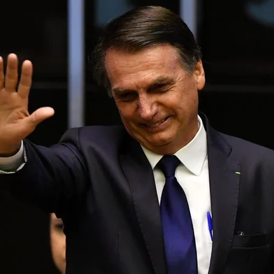  Brazils President-elect Jair Bolsonaro gestures at the Congress before he is sworn in as Brazils new president, in Brasilia on January 1, 2019. - Bolsonaro takes office with promises to radically change the path taken by Latin Americas biggest country by trashing decades of centre-left policies. (Photo by Nelson ALMEIDA / AFP)Editoria: POLLocal: BrasíliaIndexador: NELSON ALMEIDASecao: governmentFonte: AFPFotógrafo: STF