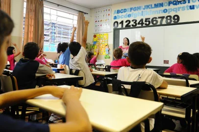  CAXIAS DO SUL, RS, BRASIL, 20/02/2017. Volta às aulas na rede municipal de Caxias do Sul é tema do ensaio da contracapa fotográfica de terça-feira. Na foto, a Escola Municipal de Ensino Fundamental Prefeito Luciano Corsetti, no bairro Kayser.. (Diogo Sallaberry/Agência RBS)