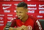 Neilton é apresentado no Inter: "Disputar a Libertadores é o sonho de todo jogador"